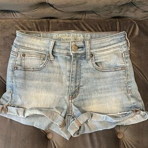 Light wash American Eagle jean shorts! Size: woman’s 2